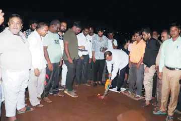 धौराभाठा सिद्धबाबा में सडक़ के लिए भूमिपूजन