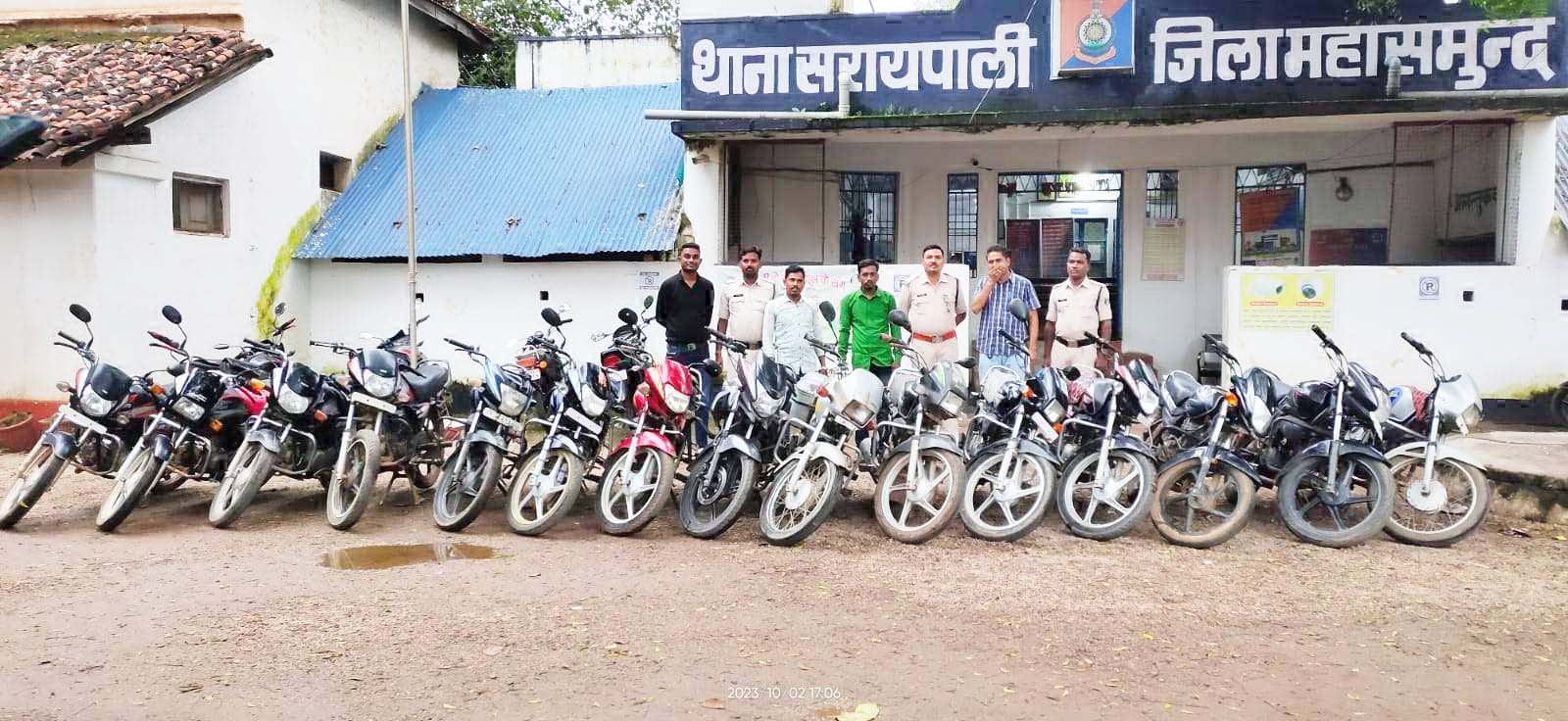 चोरी की 15 बाइक के साथ 2 गिरफ्तार चोरी की 15 बाइक के साथ 2 गिरफ्तार