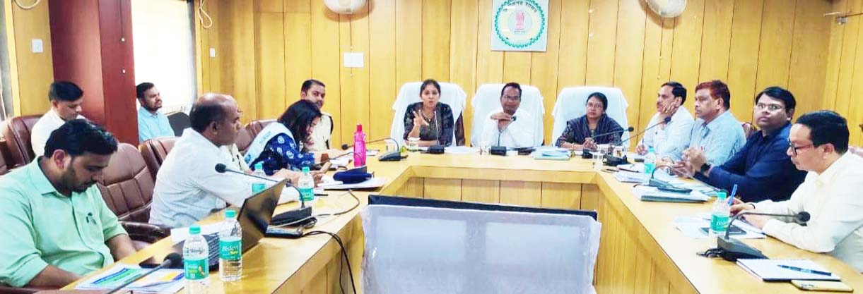 निर्वाचन अधिकारियों की शंकाओं का समाधान किया, कानून-व्यवस्था चुस्त रखने दिए निर्देश 