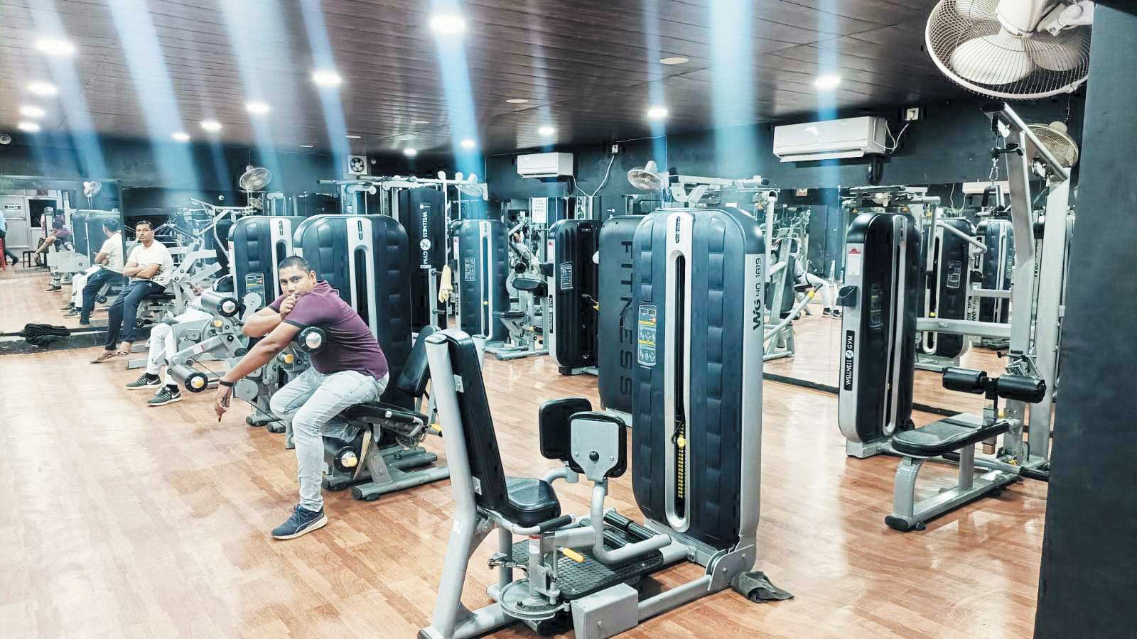 चोरी के पैसों से कवर्धा में खोला था 60 लाख का मल्टीजिम, खरीदी बाइक, संपत्ति जब्त