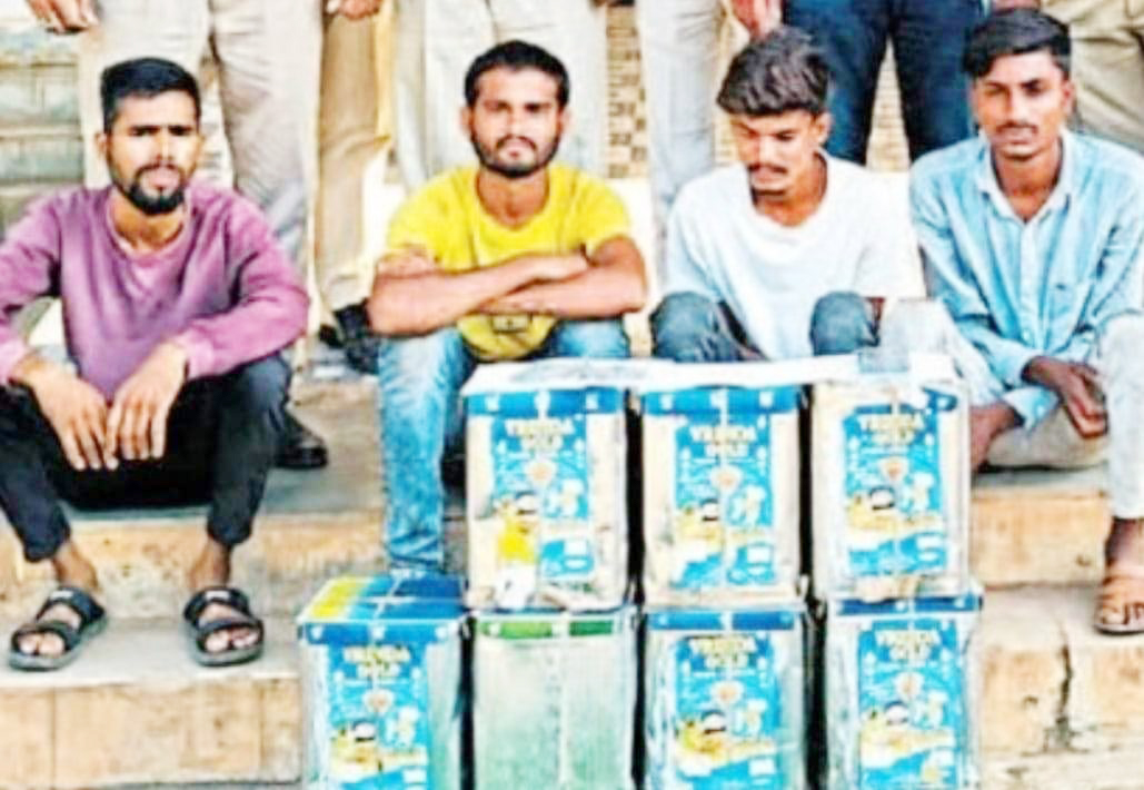 जिले में चोरी-ठगी के मामले बढ़े, गांव में ठगों से सावधान करने मुनादी 