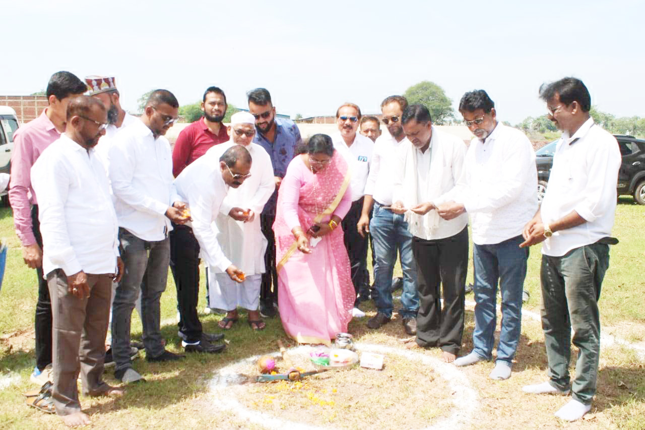 पेन्ड्री व इंदिरा नगर में सामुदायिक भवन निर्माण करने महापौर ने किया भूमिपूजन पेन्ड्री व इंदिरा नगर में सामुदायिक भवन निर्माण करने महापौर ने किया भूमिपूजन