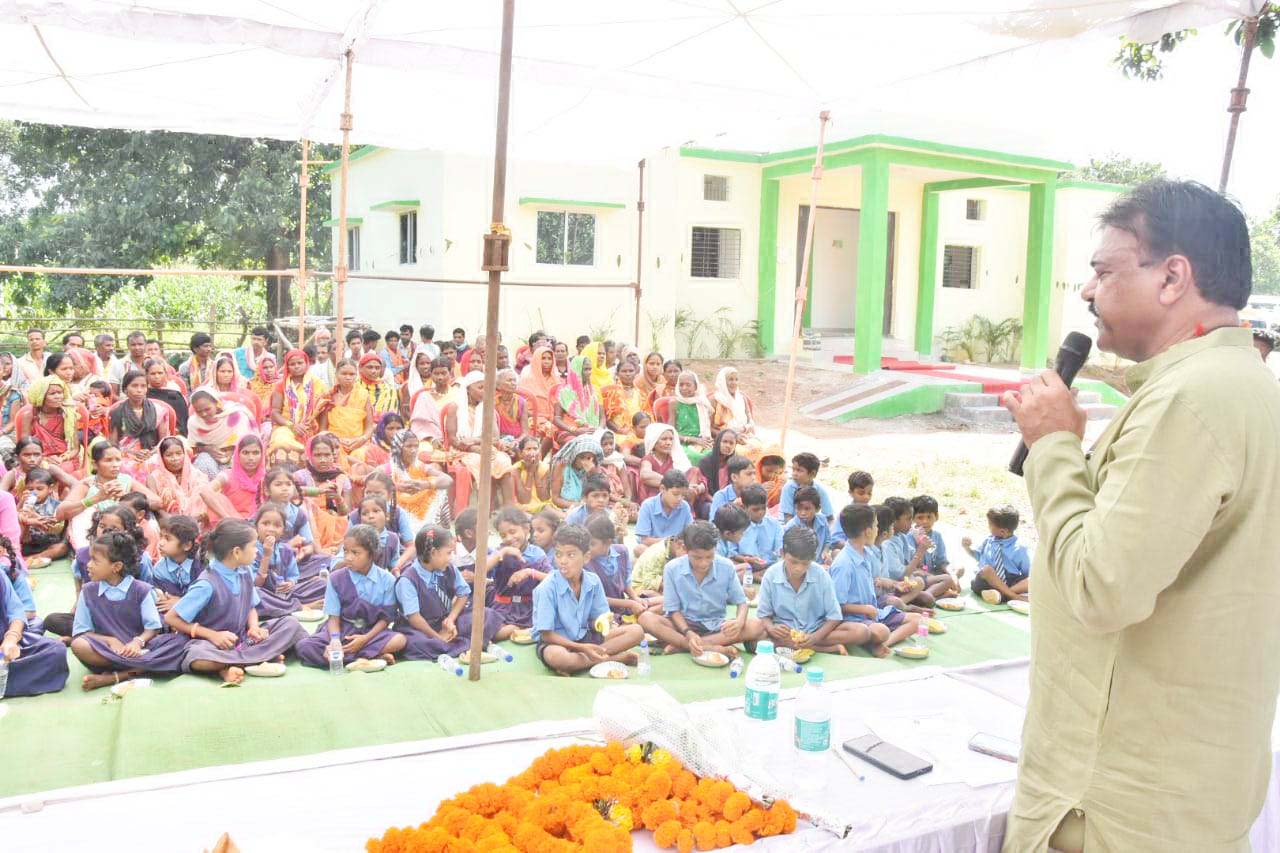 भूमिपूजन- लोकार्पण करते संवेदनशील क्षेत्र काकरवाड़ा तक पहुंच गए विधायक जैन