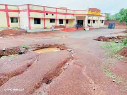 मुख्य मार्ग से छात्रावास तक पहुंच मार्ग नहीं