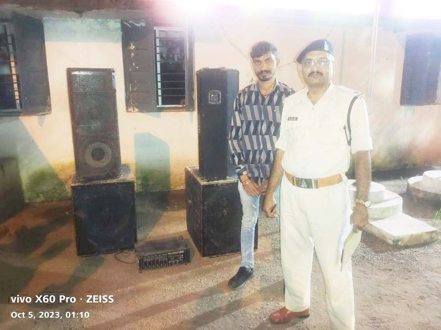 तेज आवाज में बजा रहा था डीजे, पुलिस ने की कार्रवाई तेज आवाज में बजा रहा था डीजे, पुलिस ने की कार्रवाई