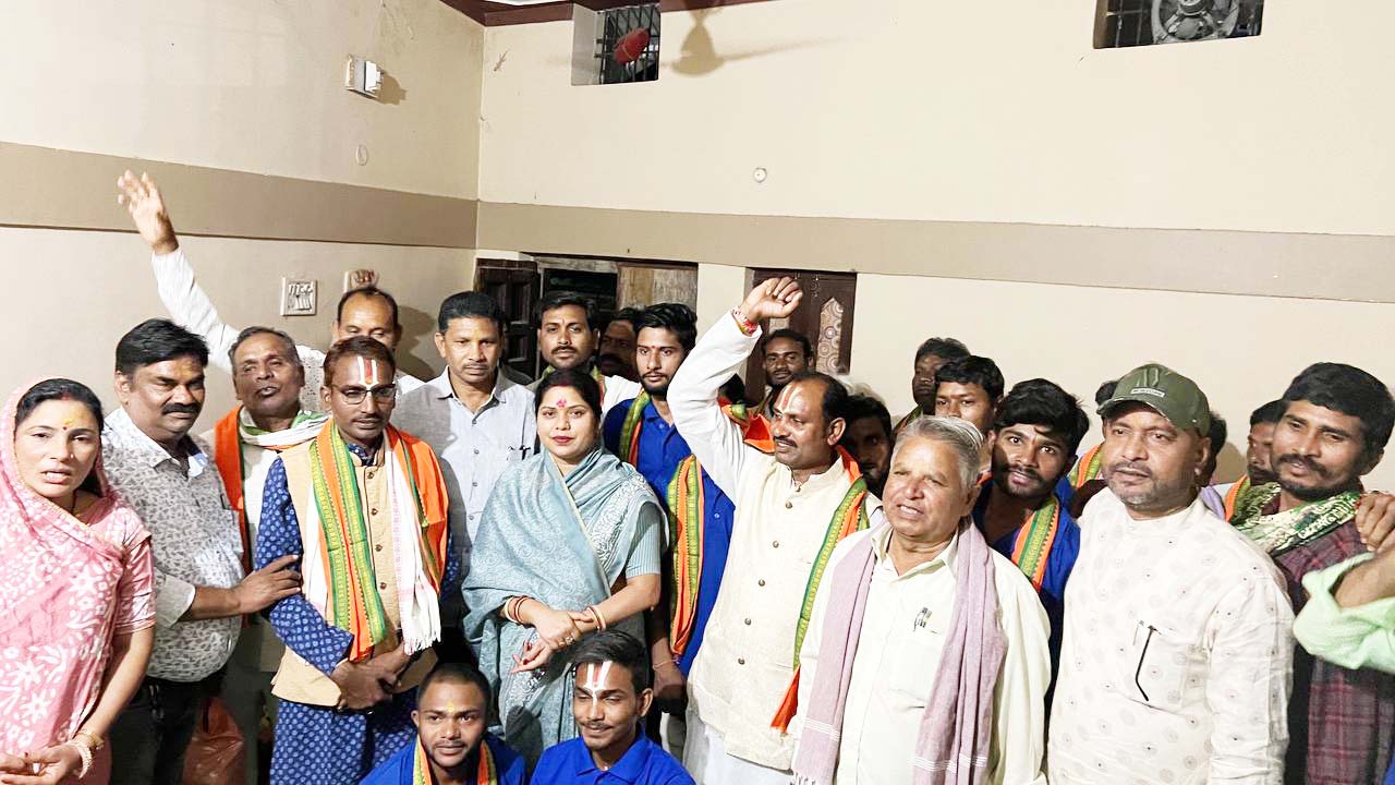 बोदाछापर में बड़ी संख्या में कांग्रेसी कार्यकर्ता  विधायक की उपस्थिति में भाजपा में शामिल