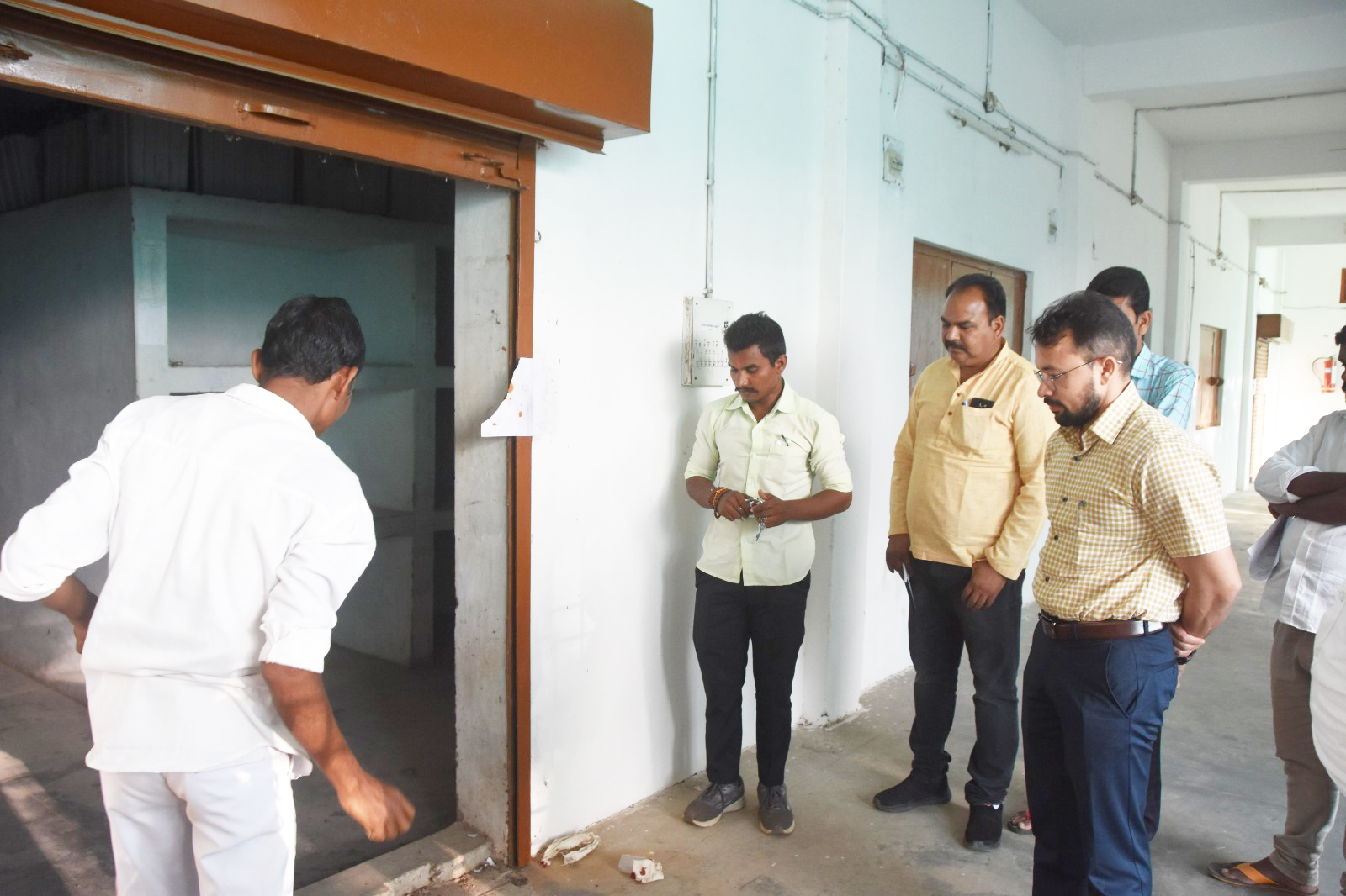 ईवीएम- वीवीपेट का लिया जायजा