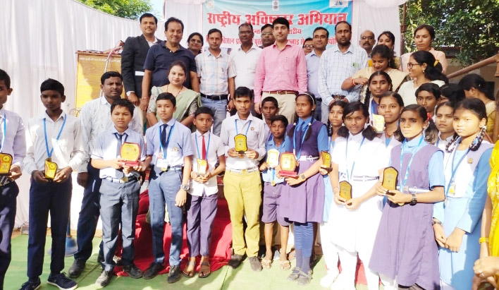 लगातार मेहनत से ही मिलती  है सफलता - कलेक्टर