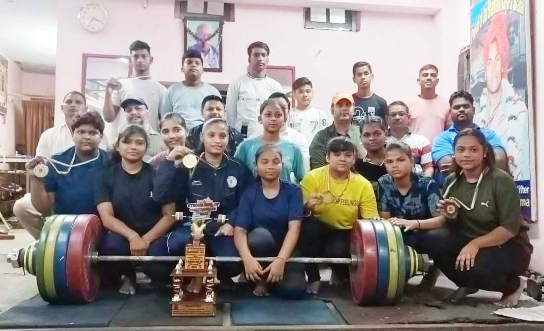 मानसी बनी बेस्ट लिफ्टर मानसी बनी बेस्ट लिफ्टर