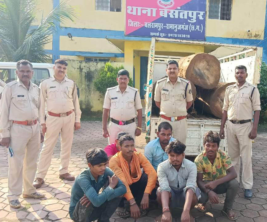 लकड़ी तस्करी कर रहे  5 आरोपी गिरफ्तार