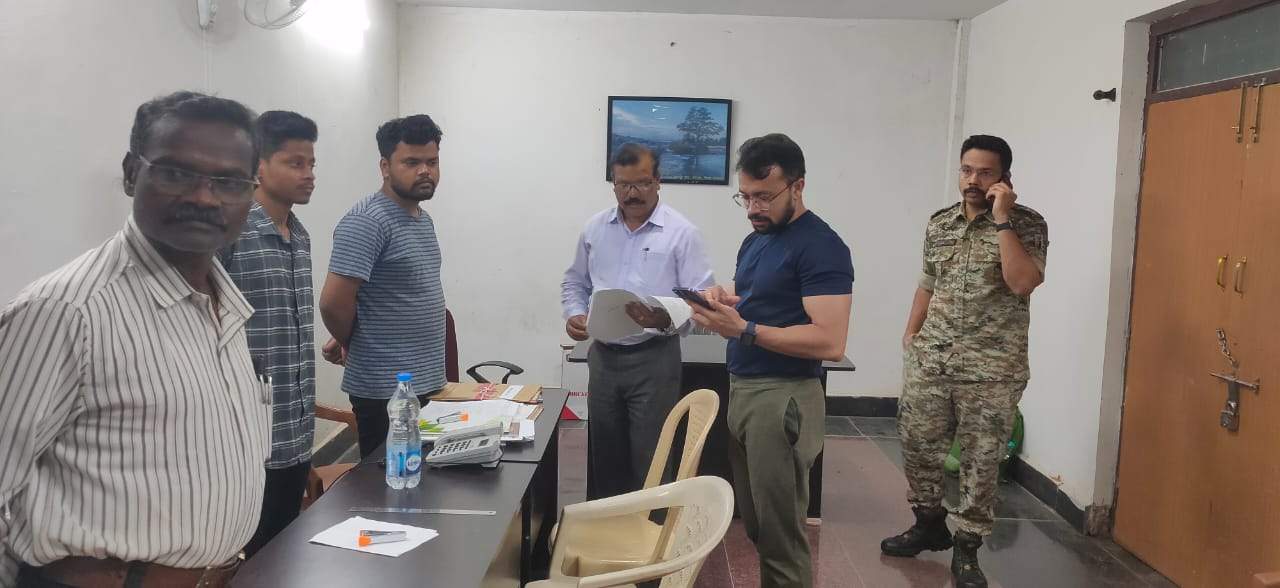 कलेक्टर ने कंट्रोल रूम का लिया जायजा