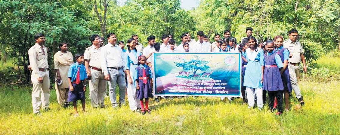 वन व वन्यप्राणियों के प्रति लोगों को किया जागरूक