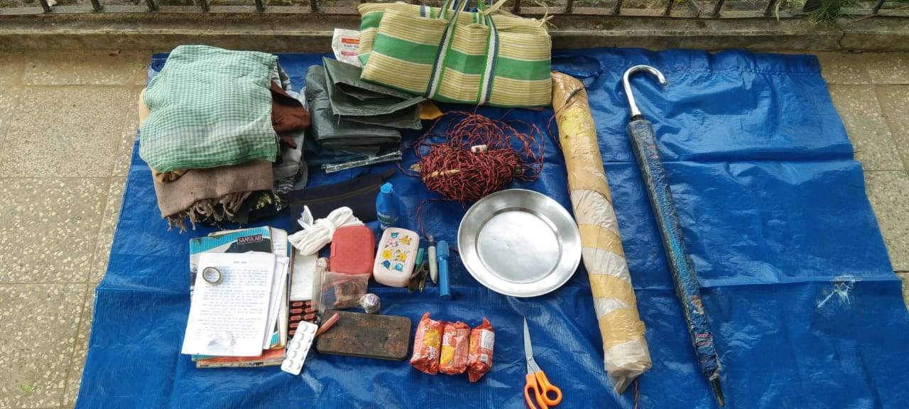 पुलिस ने आईईडी किया निष्क्रिय, नक्सल सामान बरामद