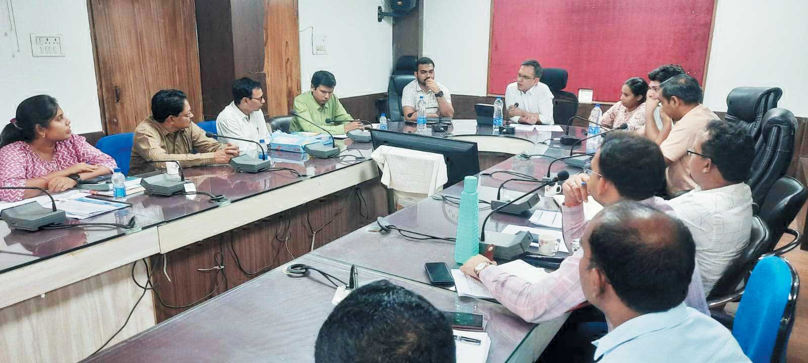 चुनाव के कार्यों को समय-सीमा में करें नोडल अधिकारी-कलेक्टर