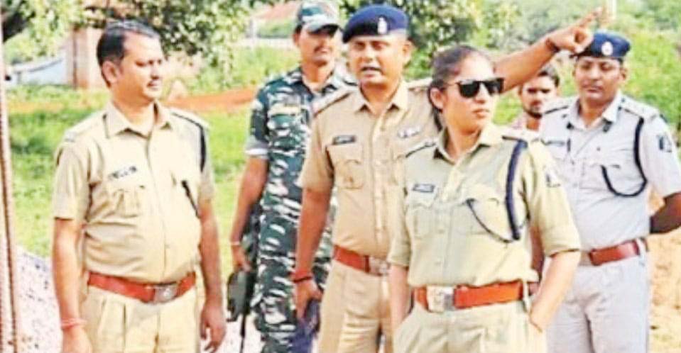 नाका व चेक पोस्ट में वाहनों और संदिग्ध लोगों की चेकिंग करने एवं सतर्क रहने दिए निर्देश 