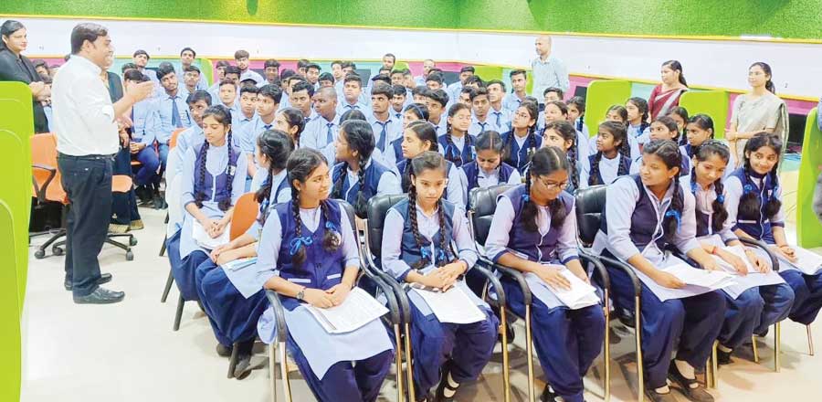 आत्मानंद  विद्यालय व जिला न्यायालय में मानसिक स्वास्थ्य व जागरूकता शिविर