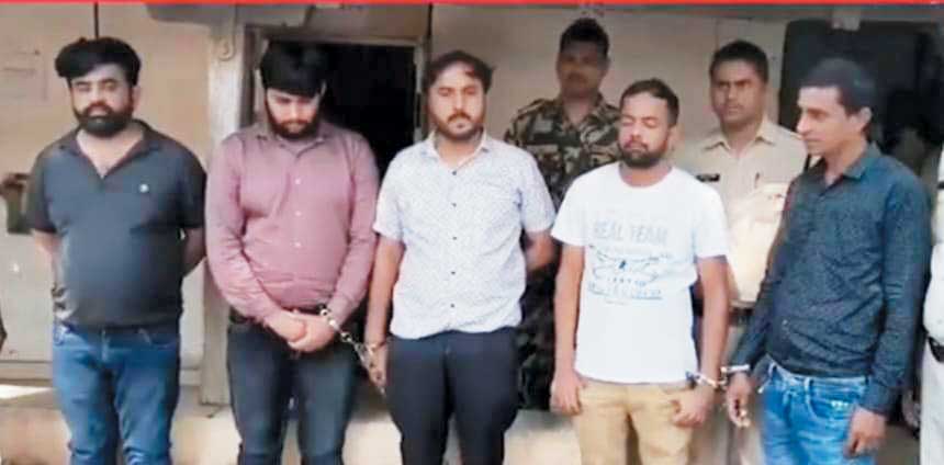 आत्महत्या के लिए दुष्प्रेरित करने वाले 5 आरोपियों को 10 वर्ष कैद