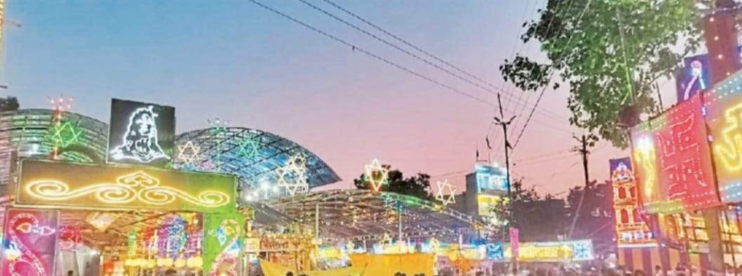 नौ दिन तक जलेंगे जोत, रंग बिरंगी झालरों से सजे मंदिर और पंडाल  