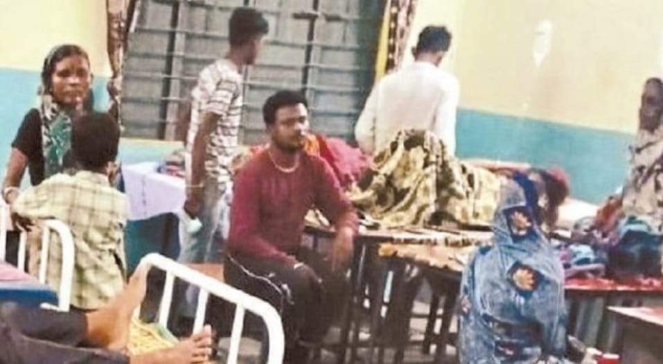 क्षेत्र में दो बोर, एक को प्रशासन ने सील कराया, दूसरा खराब, पेयजल संकट 