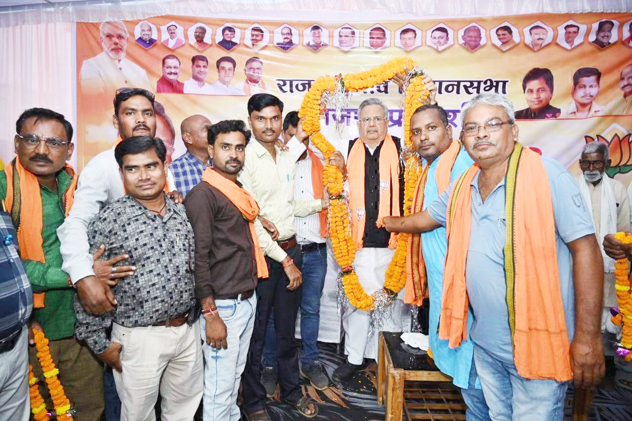 अब समय आ गया, भ्रष्ट सरकार उखाड़ फेंके - रमन अब समय आ गया, भ्रष्ट सरकार उखाड़ फेंके - रमन