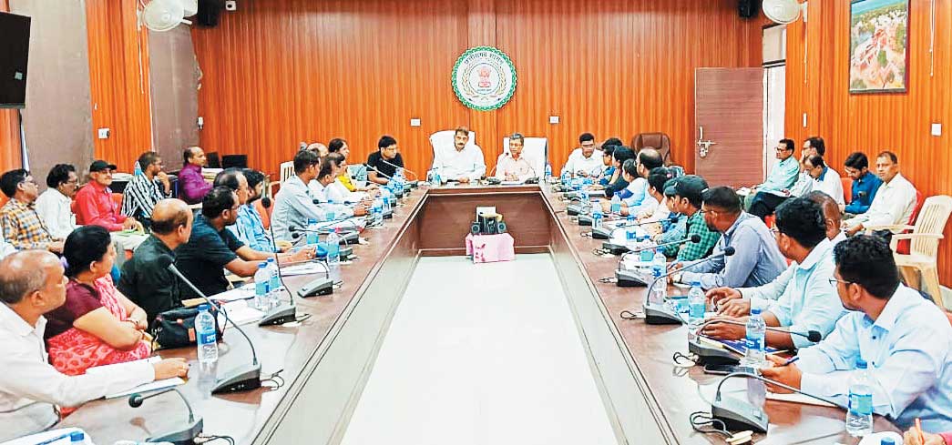 व्यय प्रेक्षक ने अफसरों की ली बैठक