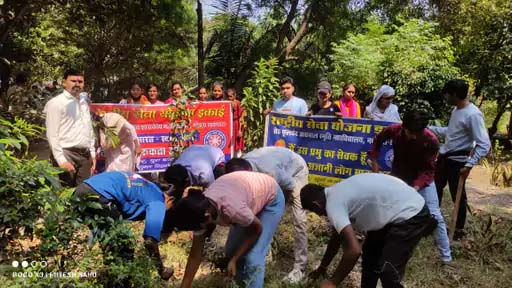 रासेयो के स्वयं सेवकों ने  चलाया स्वच्छता अभियान