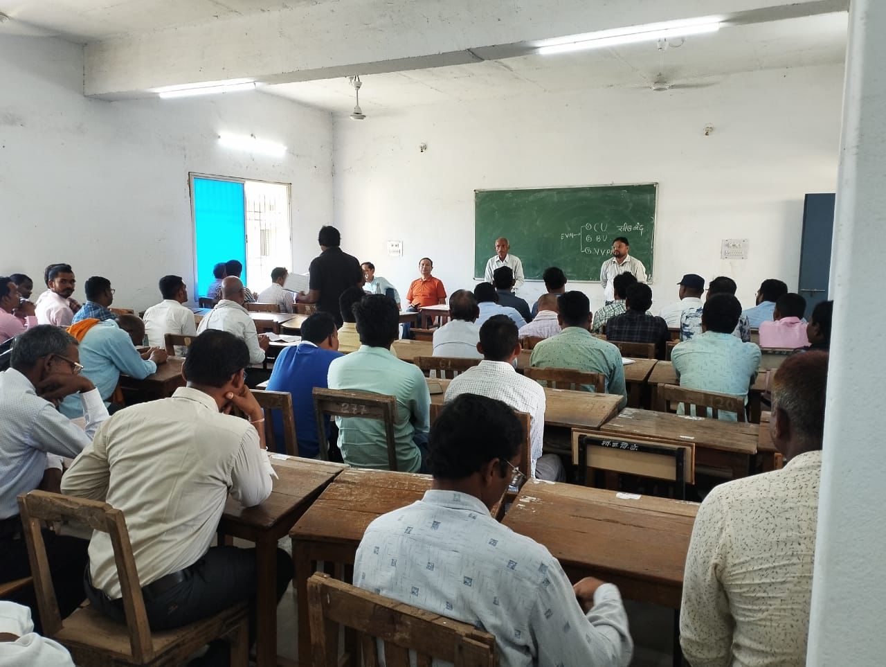 मतदान दल को सामग्री वितरण के लिए दी ट्रेनिंग, सामान लेते समय चेक जरूर करें 