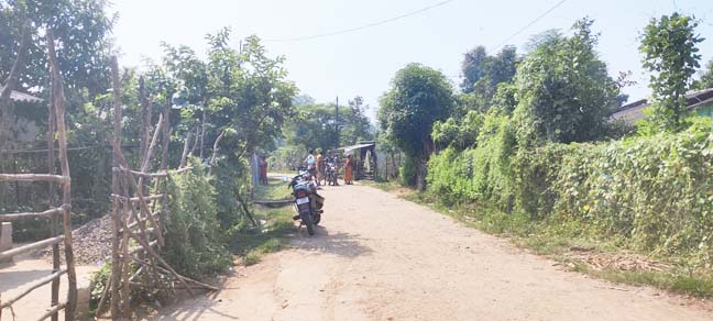 मतदान के लिए सेंड्रा इलाके में होती है मात्र रस्म अदाई, सैकड़ों ग्रामीण वोट देने से रहेंगे वंचित मतदान के लिए सेंड्रा इलाके में होती है मात्र रस्म अदाई, सैकड़ों ग्रामीण वोट देने से रहेंगे वंचित