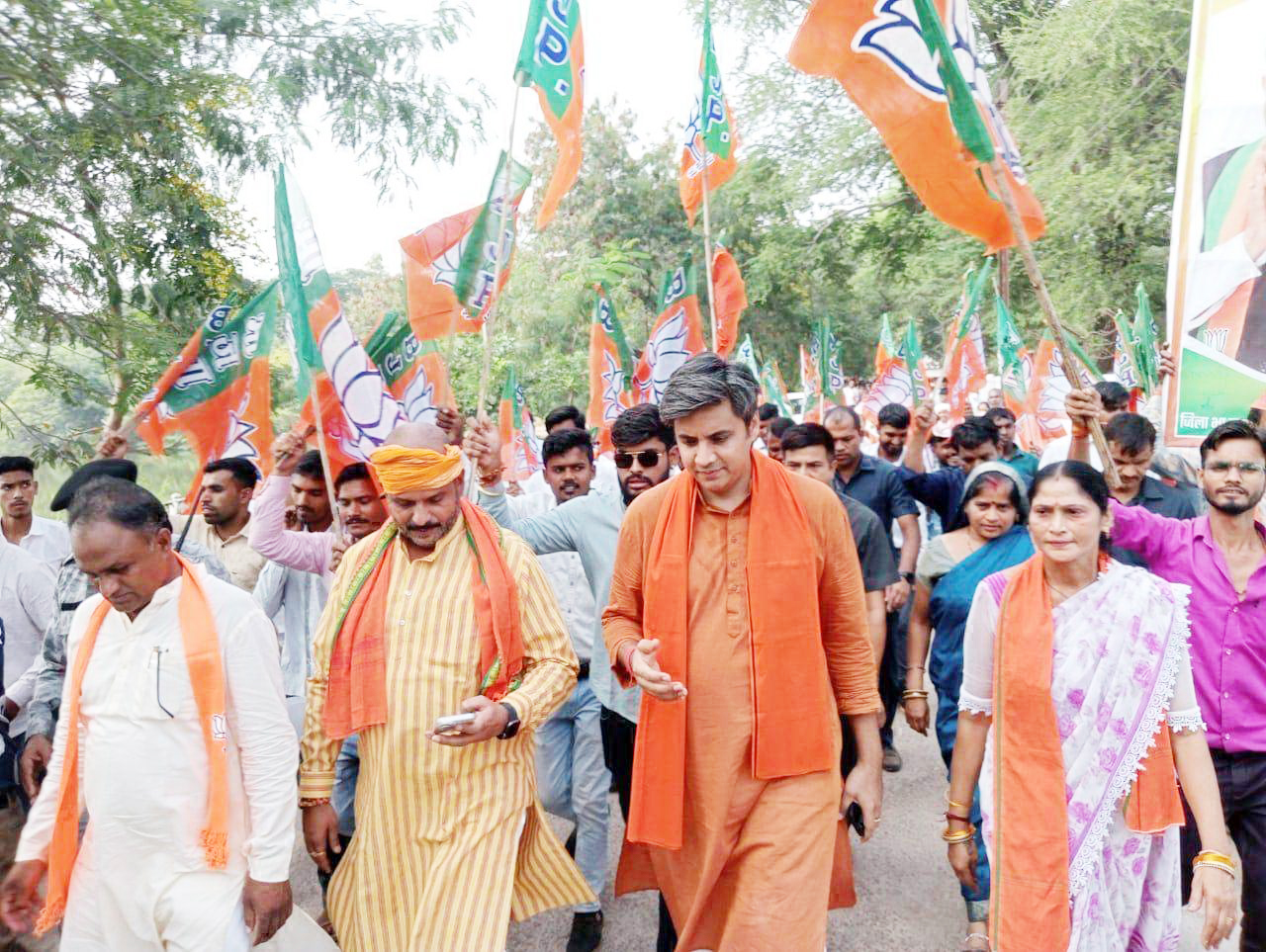 डॉ. रमन के नामांकन में शामिल हुए भाजपाई  