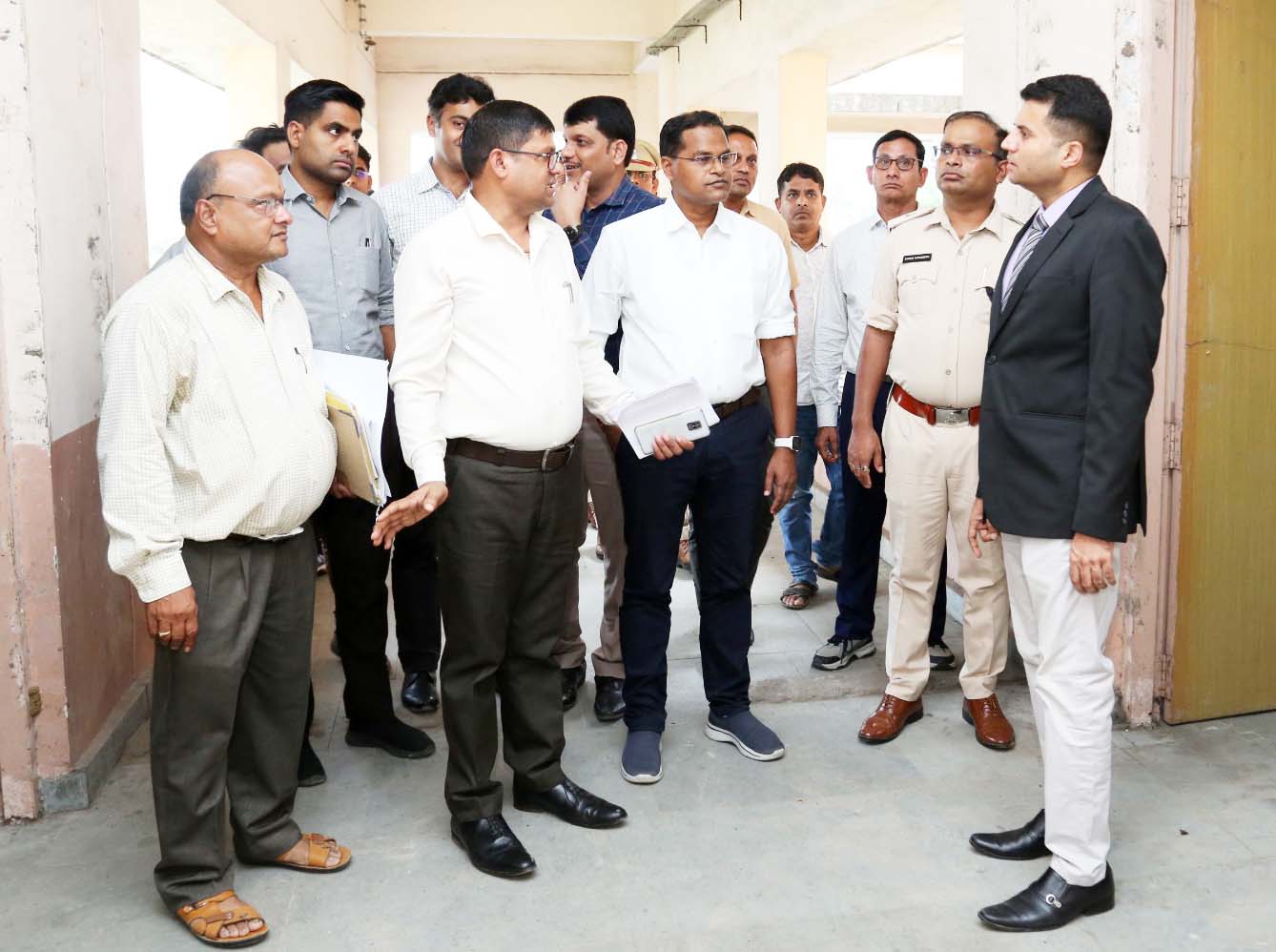 कलेक्टर-एसपी ने मतदान सामग्री वितरण व मतगणना के लिए सारी तैयारियां पूरा करने दिए निर्देश कलेक्टर-एसपी ने मतदान सामग्री वितरण व मतगणना के लिए सारी तैयारियां पूरा करने दिए निर्देश
