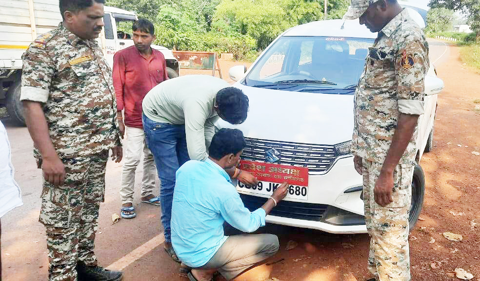 फरार आरोपी को पुलिस ने किया गिरफ्तार फरार आरोपी को पुलिस ने किया गिरफ्तार