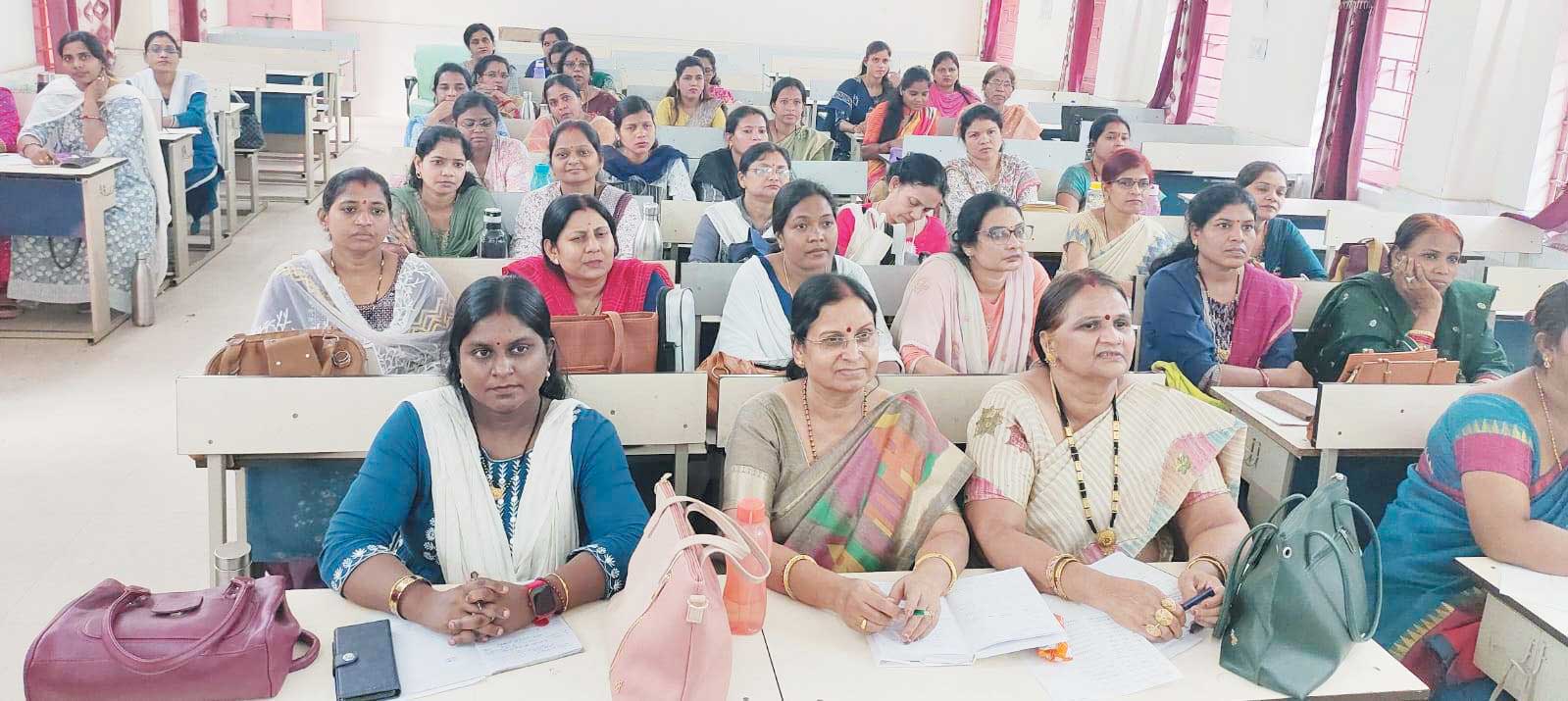 महिला मतदाताओं को वोट देना होगा आसान, संगवारी मतदान केंद्र होगी पहचान