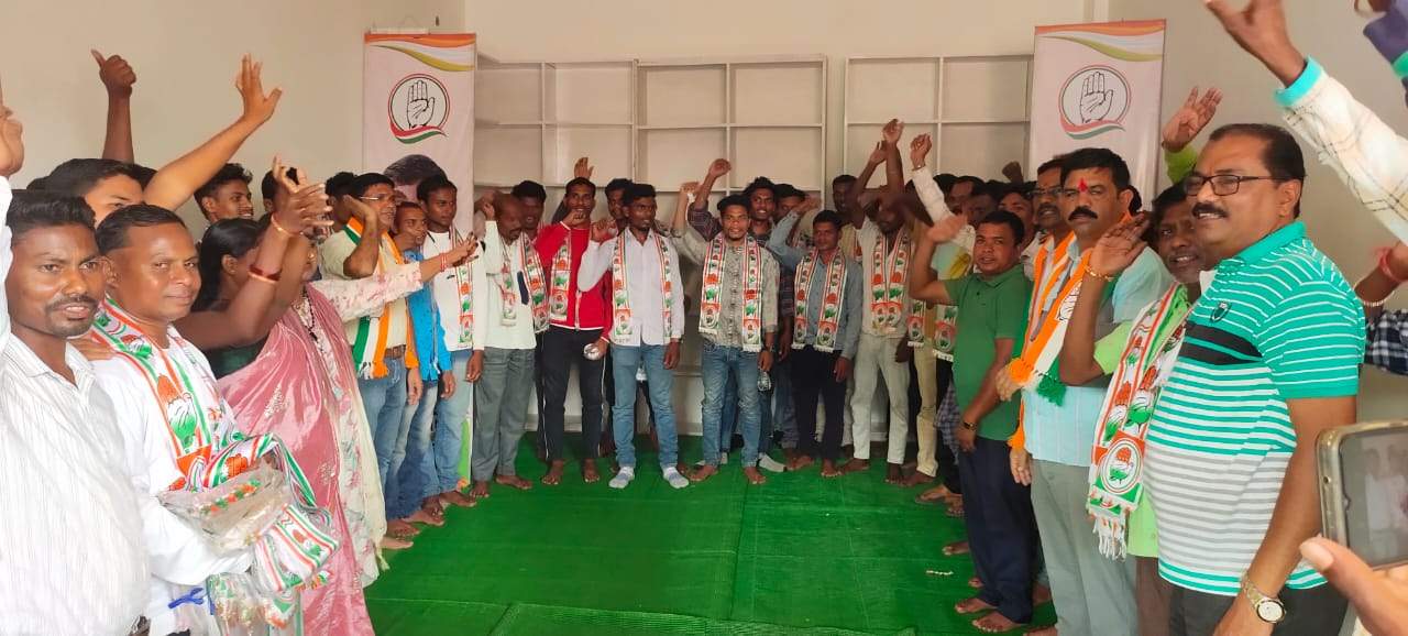 गंगालूर व रेड्डी के 31 ग्रामीण कांग्रेस में हुए शामिल गंगालूर व रेड्डी के 31 ग्रामीण कांग्रेस में हुए शामिल
