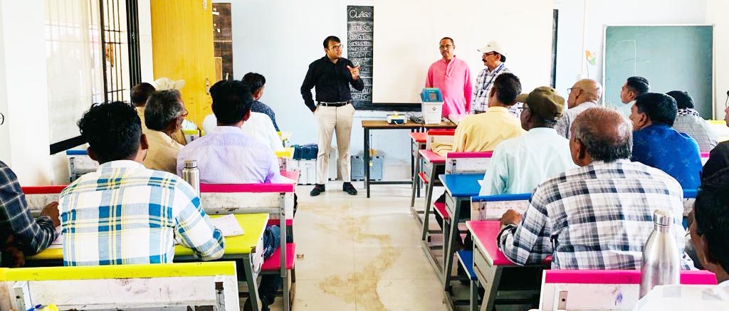जिपं सीईओ ने प्रशिक्षण का किया निरीक्षण जिपं सीईओ ने प्रशिक्षण का किया निरीक्षण
