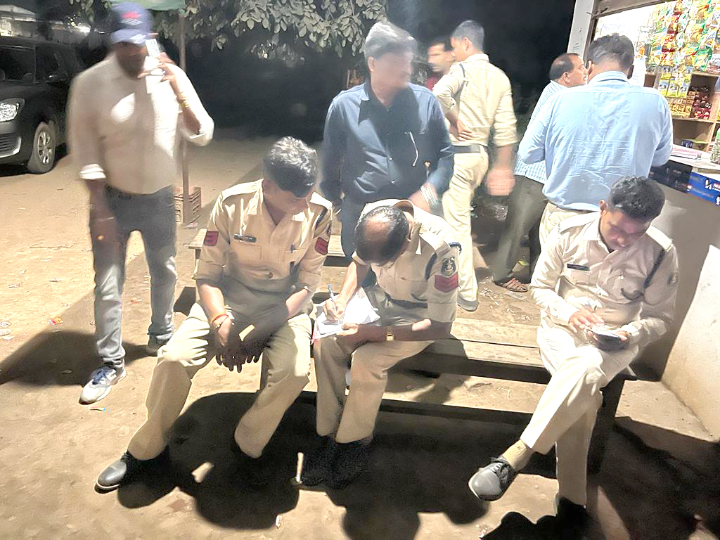 वाहन चेकिंग के दौरान कार में मिले 2.62 लाख