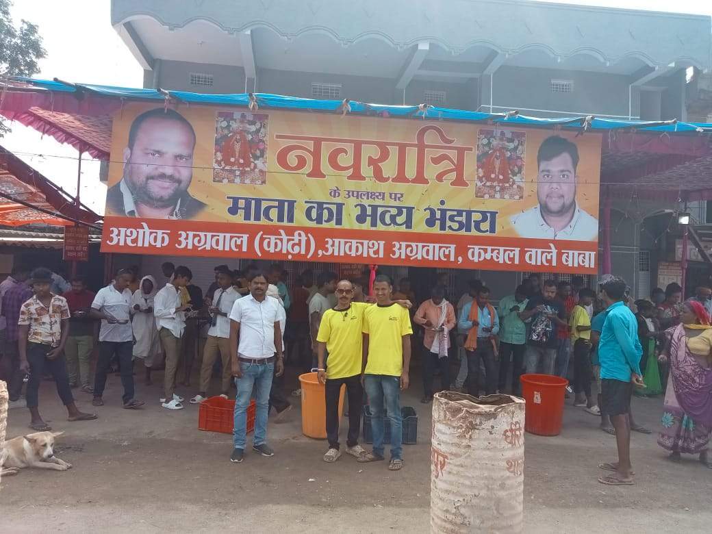 देवी मंदिरों में पूजा-अर्चना  के लिए उमड़े भक्त