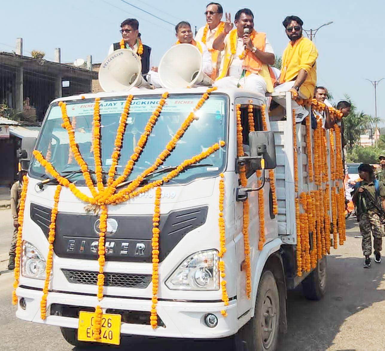 सोयम मुक़ा ने भरा पर्चा, केंद्रीय मंत्री रहे मौजूद