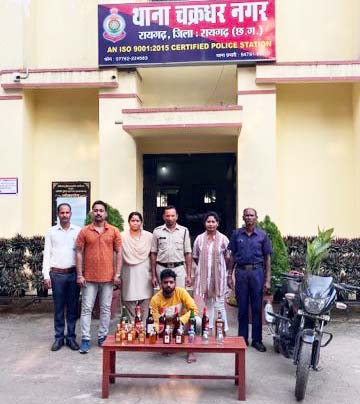 बाइक से शराब तस्करी, युवक गिरफ्तार बाइक से शराब तस्करी, युवक गिरफ्तार