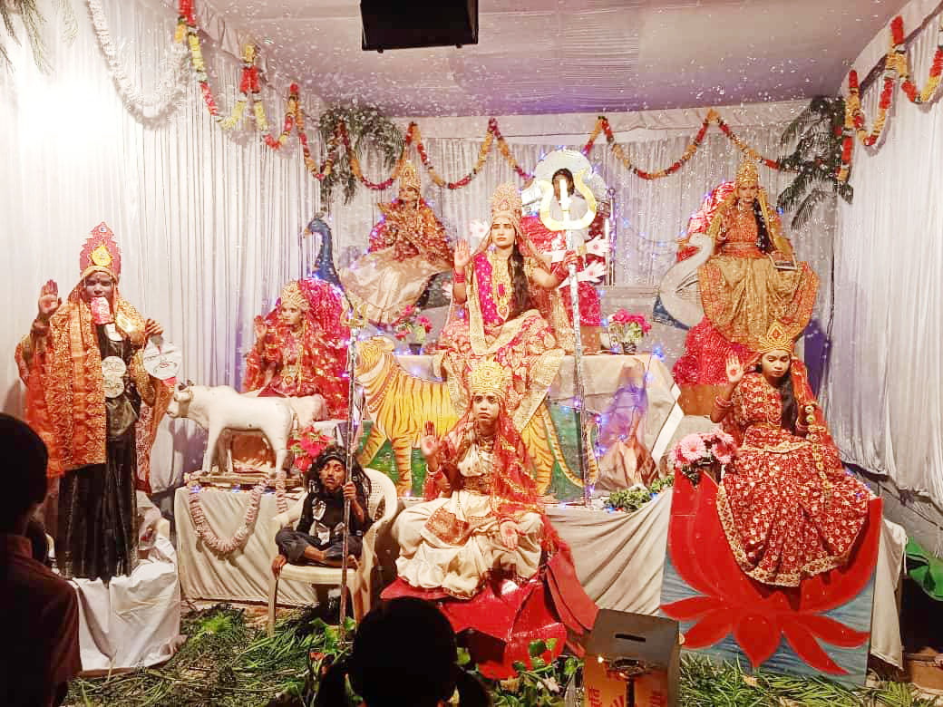 राजिम में सजाई गई चैतन्य देवियों की झांकी राजिम में सजाई गई चैतन्य देवियों की झांकी