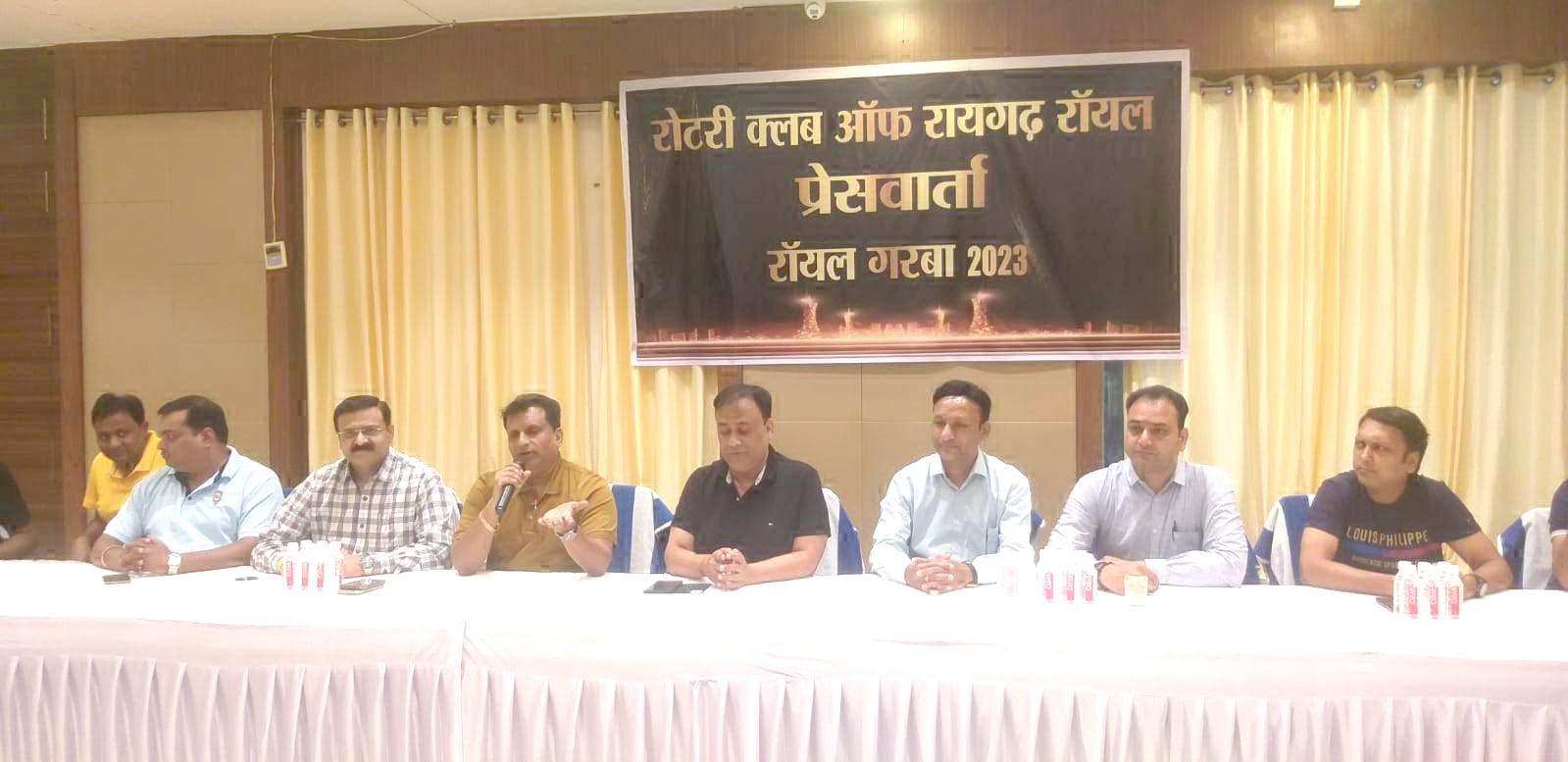 बॉलीवुड कलाकारों के संग गरबा के धुन में थिरकेंगे शहरवासी