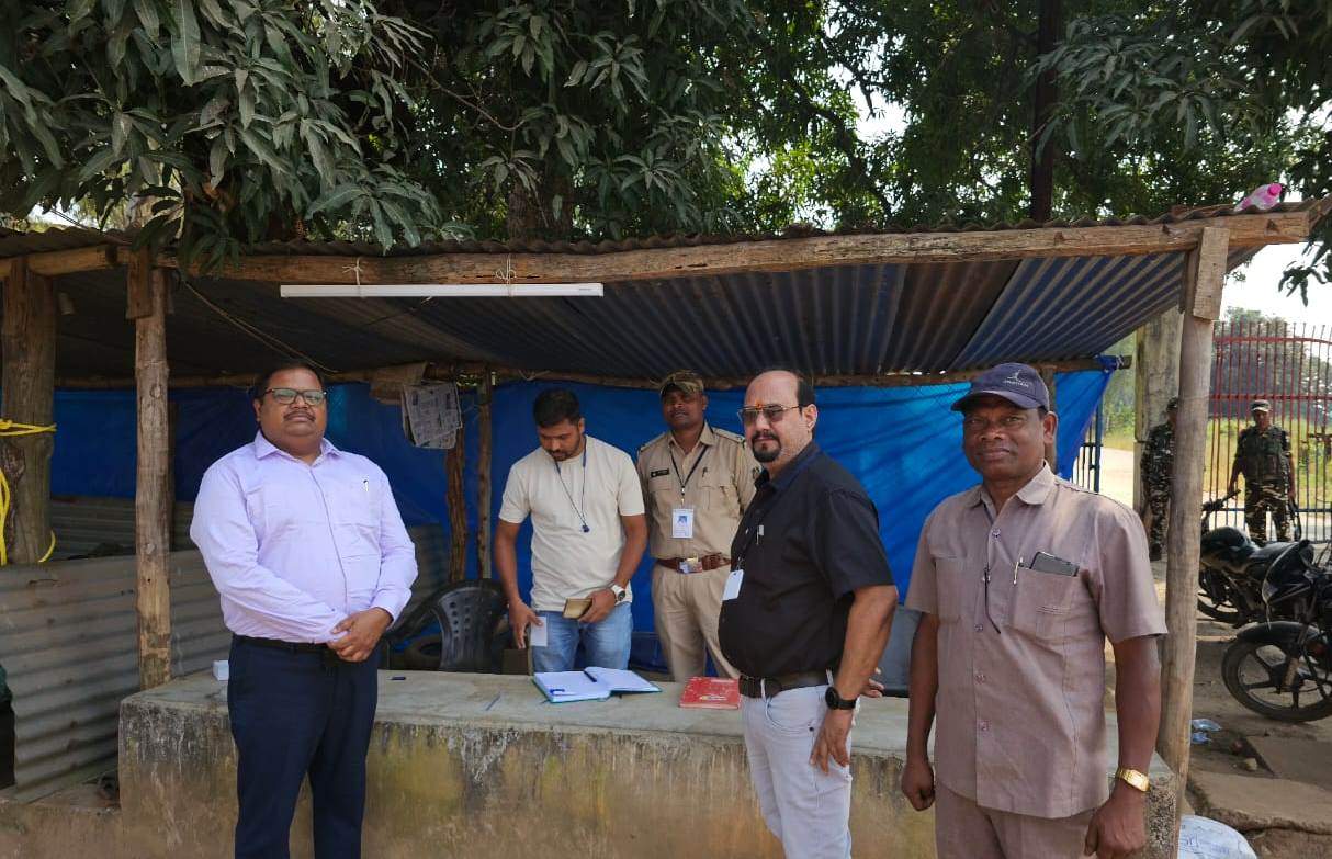 चुनाव व्यय प्रेक्षक ने अंतरराज्यीय सीमा पर स्थित तारापुर सहित अन्य चेक पोस्ट का लिया जायजा