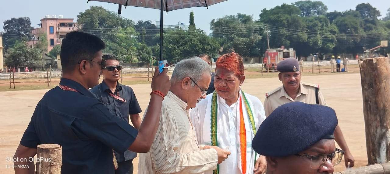 चंदन कश्यप ने भरा नामांकन चंदन कश्यप ने भरा नामांकन