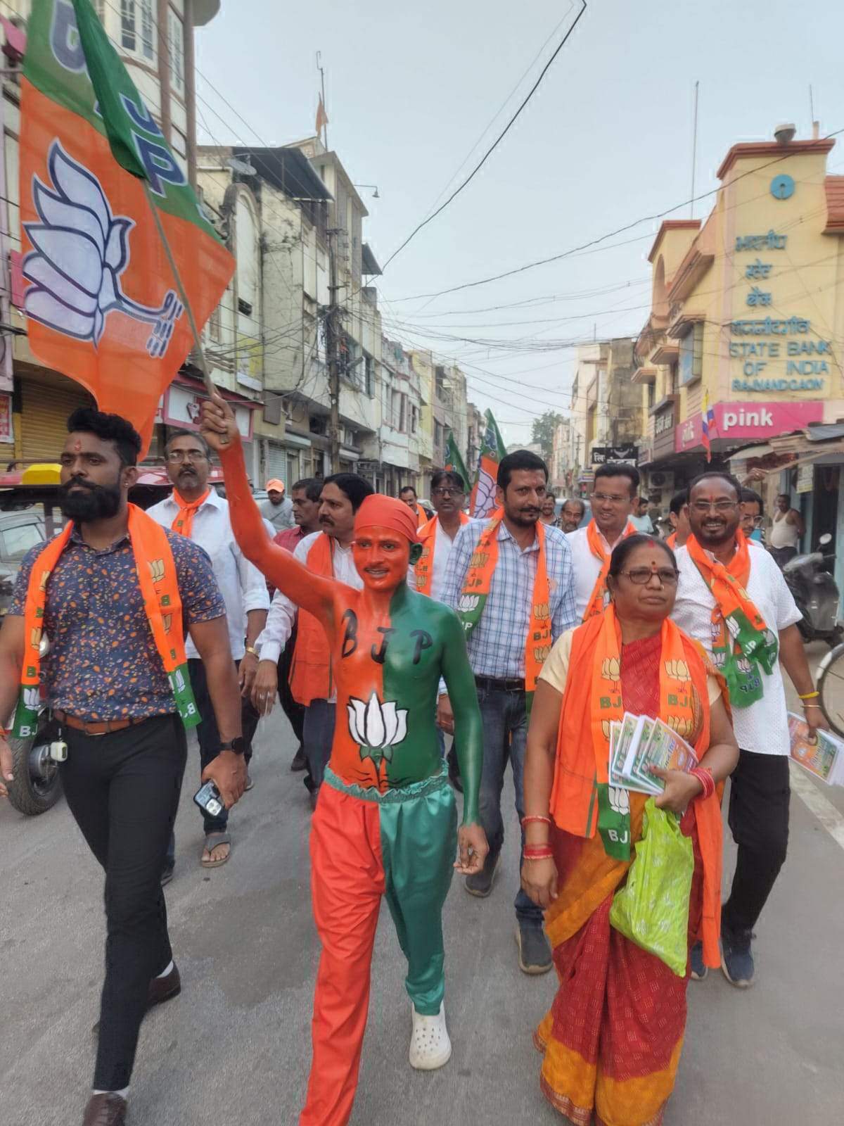 भाजपा ने किया शहर में जनसंपर्क भाजपा ने किया शहर में जनसंपर्क