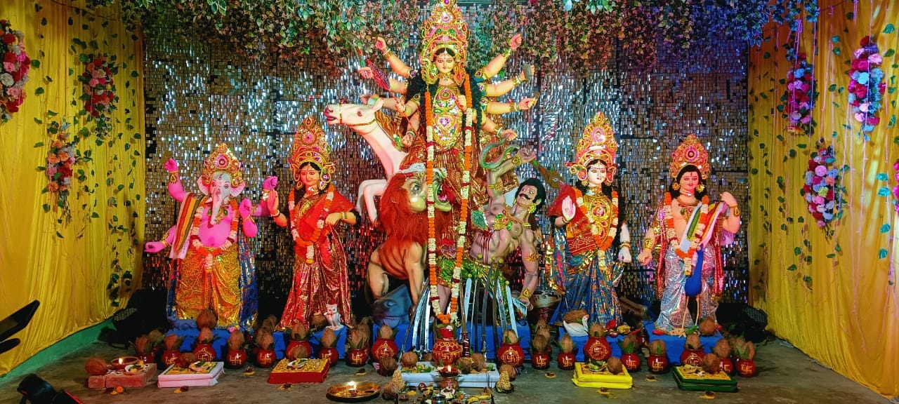 भव्य पंडालों में विराजीं जगत जननी मां दुर्गा, अष्टमी पर उमड़ी श्रद्धालुओं की भीड़