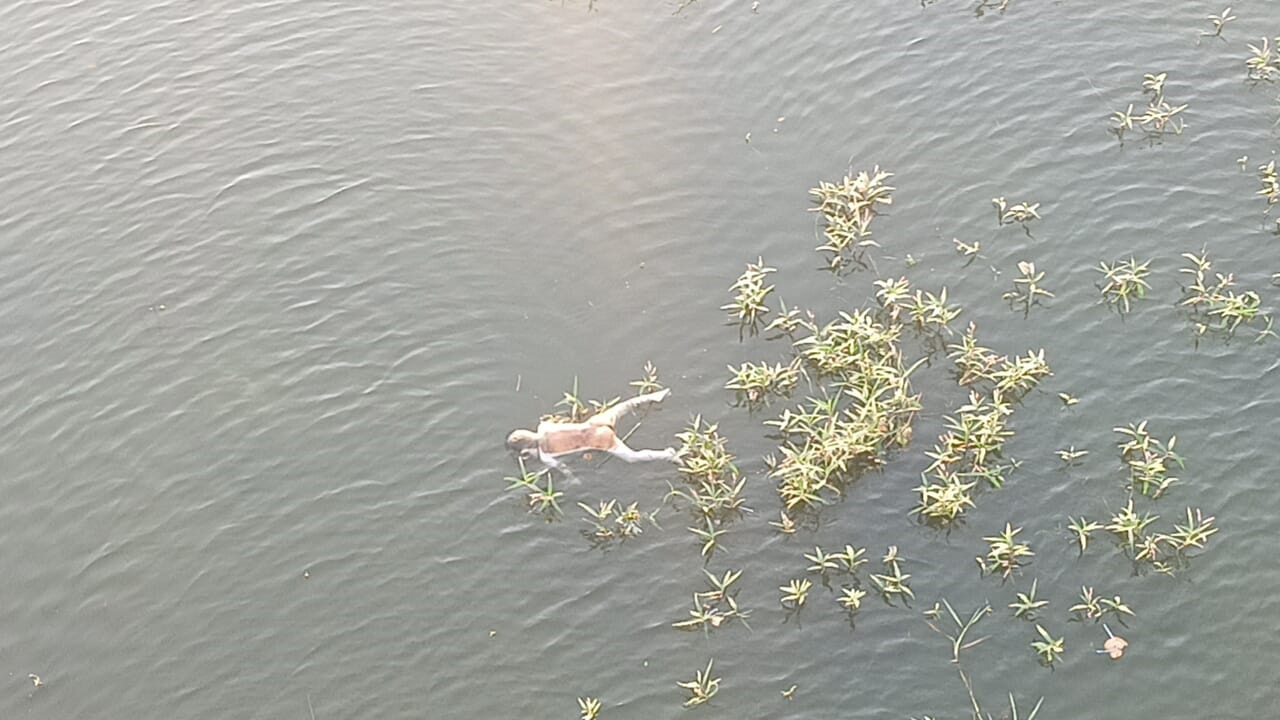महानदी में मिली तैरती मिली बच्चे की लाश महानदी में मिली तैरती मिली बच्चे की लाश