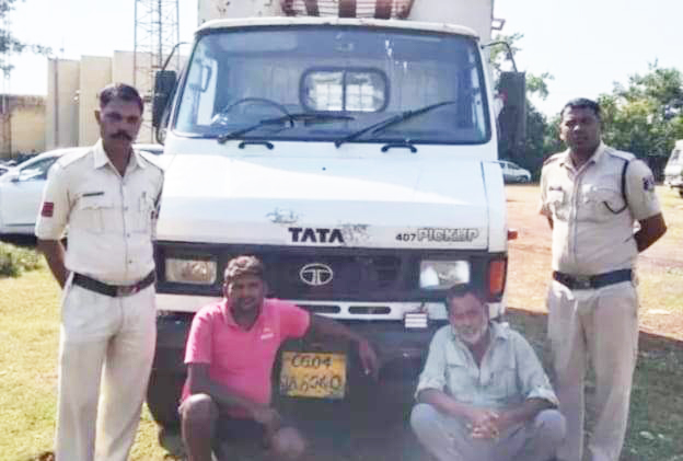 पिकअप से 7 मवेशी जब्त,  दो आरोपी गिरफ्तार