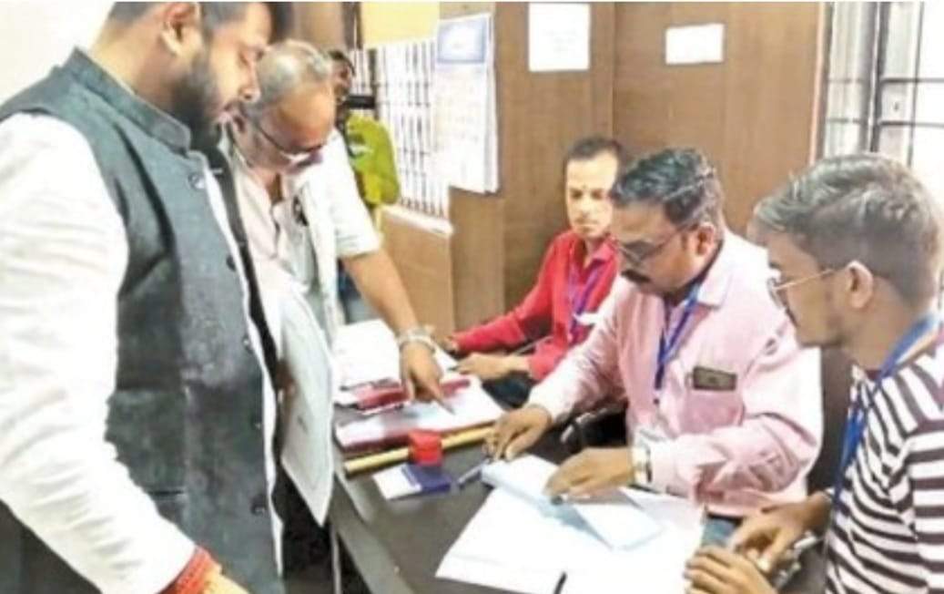 चौबे ने 9वीं बार व विधायक छाबड़ा ने दूसरी बार लिया नामांकन फॉर्म,  निर्दलीय भी पहुंचे 