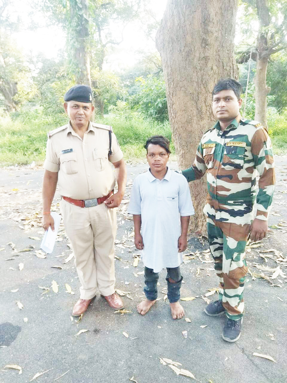 धारदार हथियार लहरा रहा युवक पकड़ाया