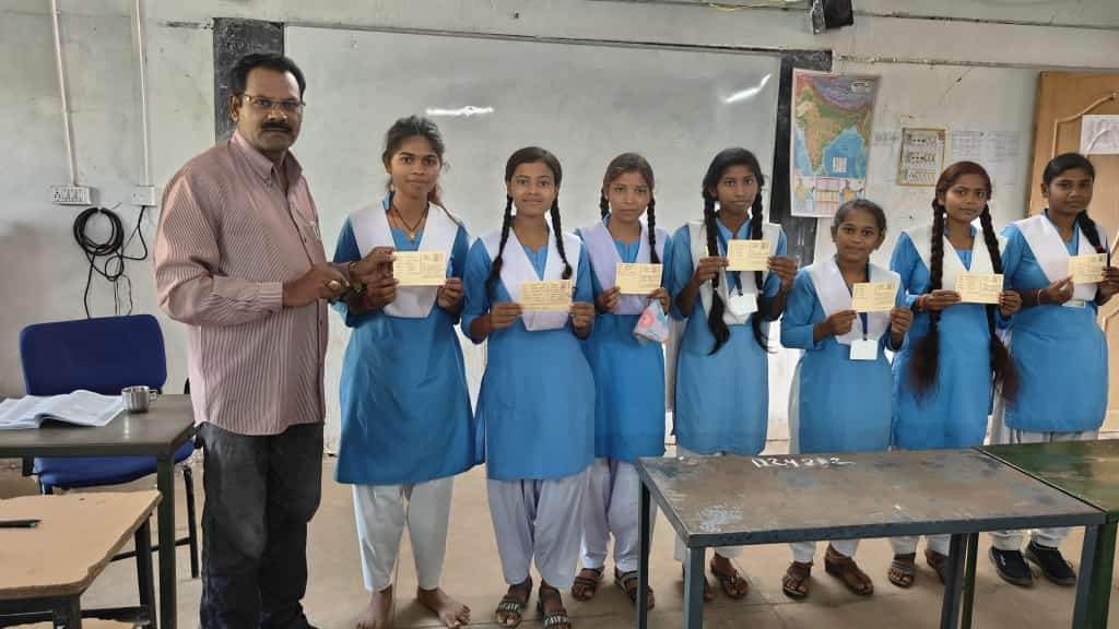 एनएसएस स्वयंसेवकों- विद्यार्थियों ने पत्र लिखकर पालकों व रिश्तेदारों  को वोट देने किया प्रेरित 