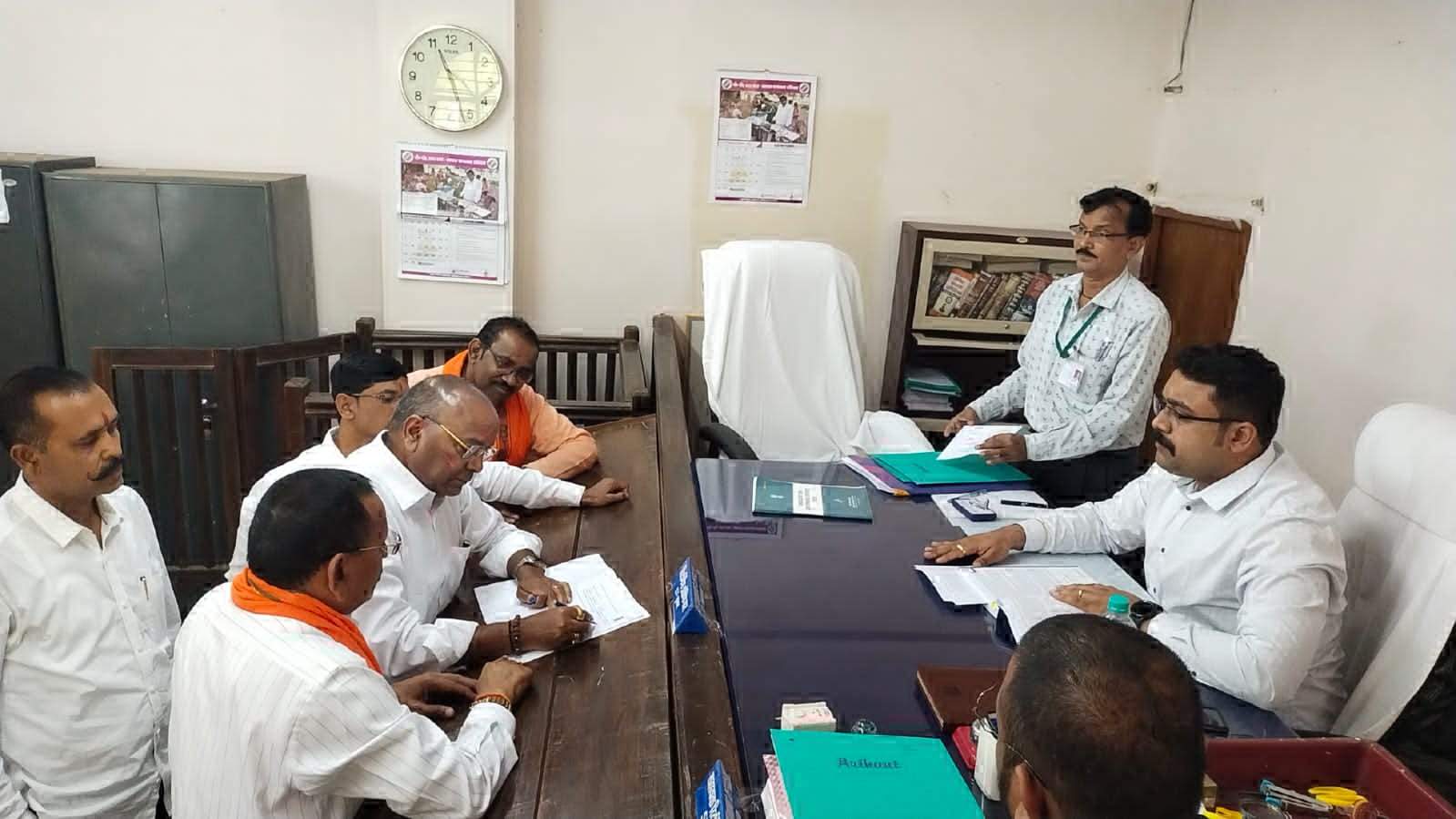 अजय ने भरा पर्चा